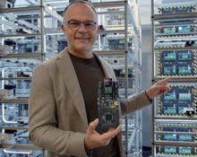 MIKROE signe un accord pluriannuel avec Renesas pour le support d'outils de développement embarqué MCU